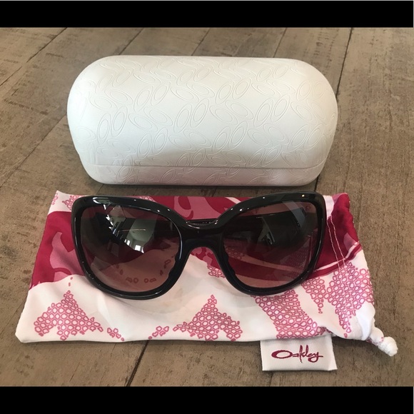 Womens Oakley Breast Cancer Awareness 